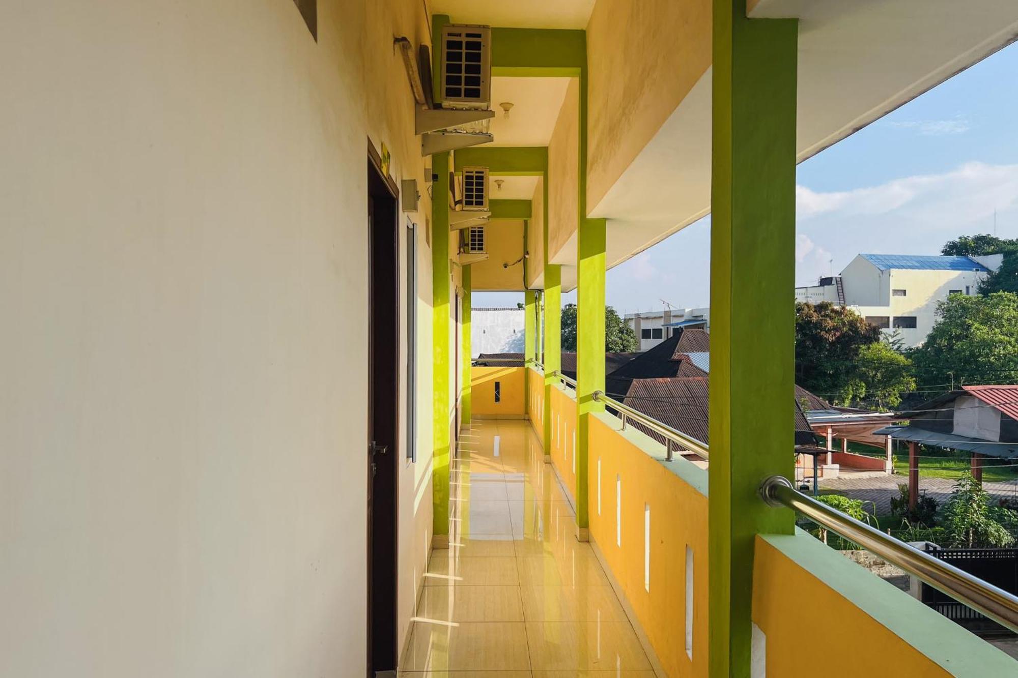 Teratai Residence Mitra Reddoorz Medan Exteriör bild