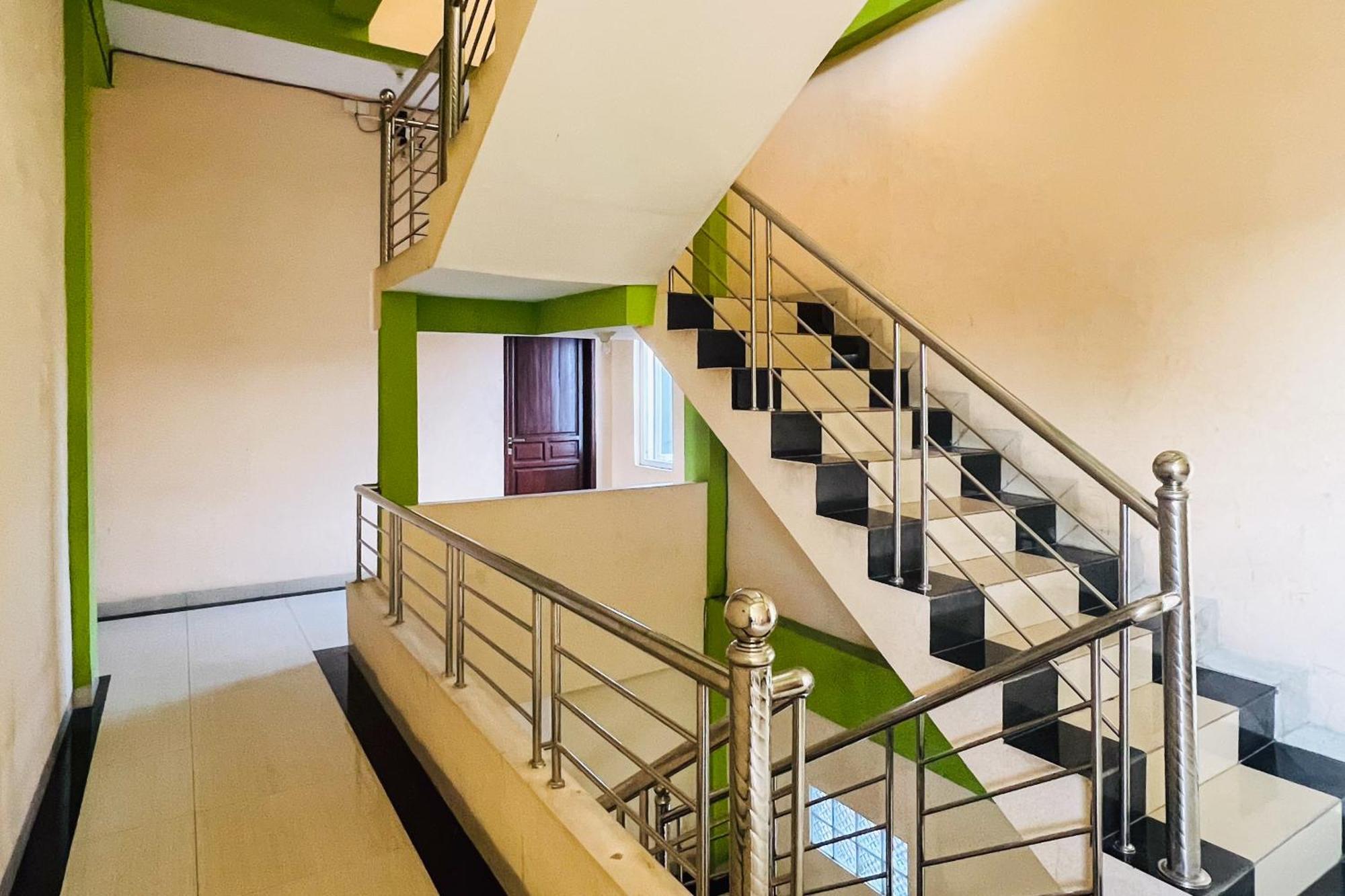 Teratai Residence Mitra Reddoorz Medan Exteriör bild